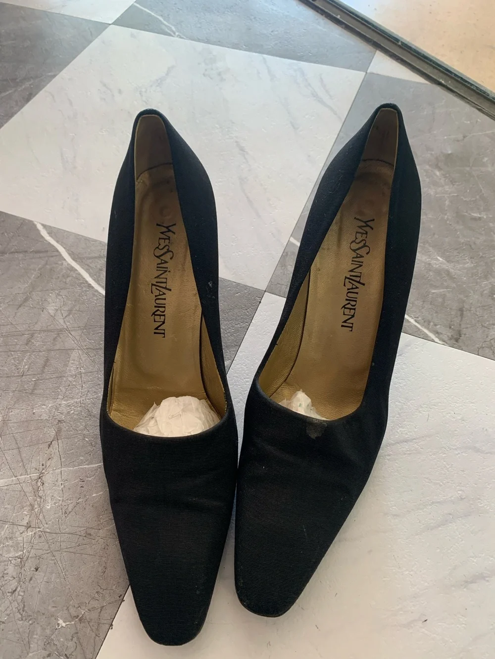 Yves Saint Laurent Black Pointed Toe Pump - Elegant Women's Heel